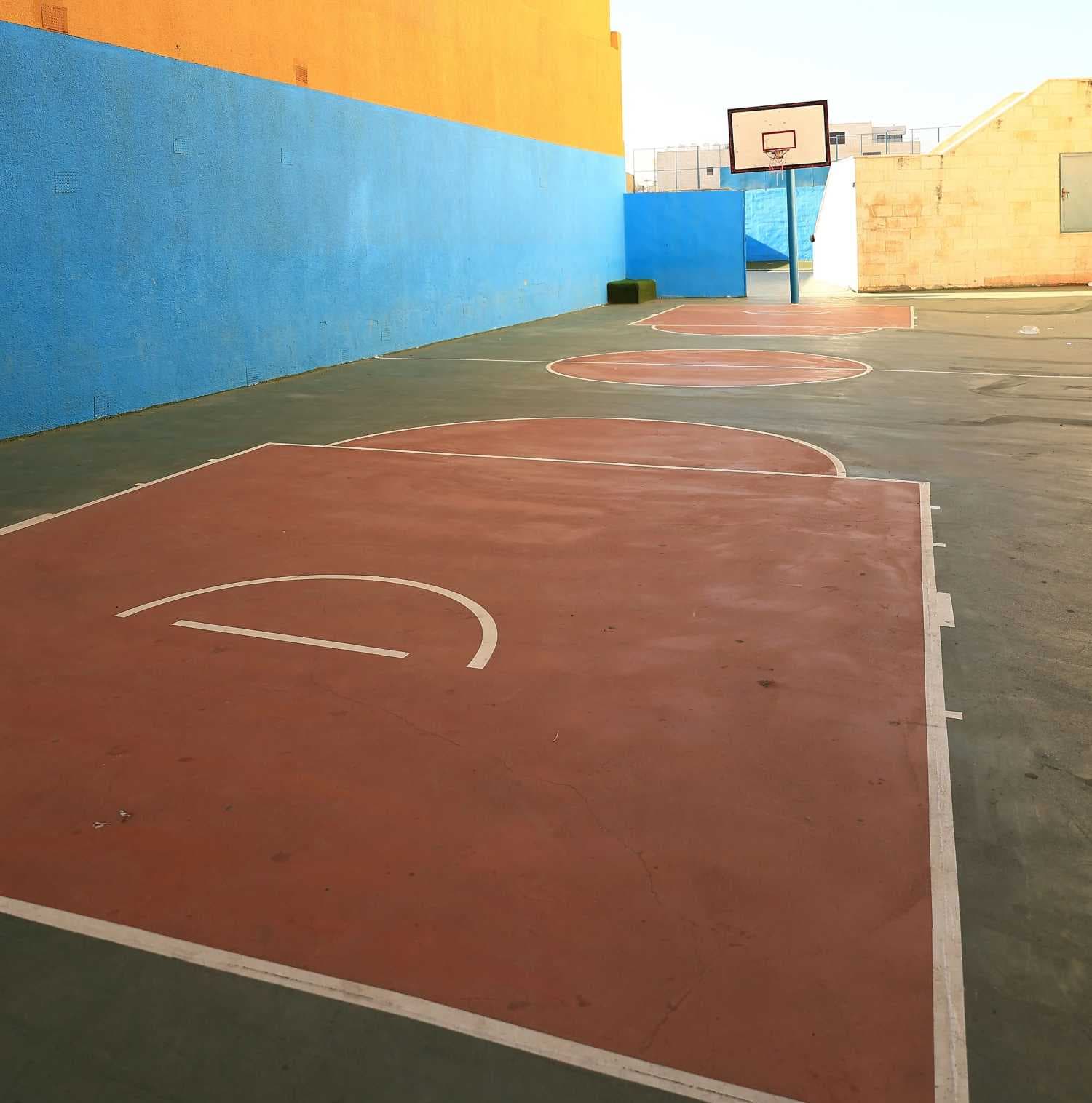 ملعب كرة سلة